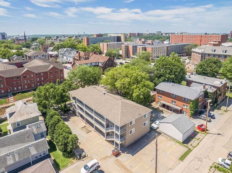 Building Photo - 120 E Davenport St
