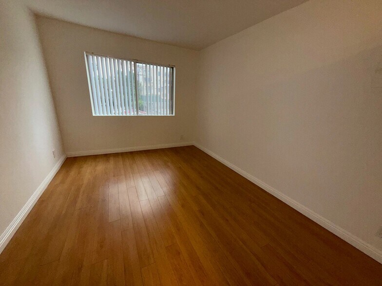 Building Photo - 10760 Rose Ave