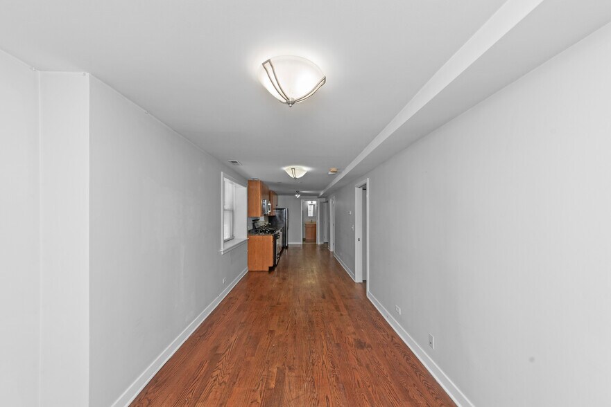 Building Photo - 1525 W Barry Ave