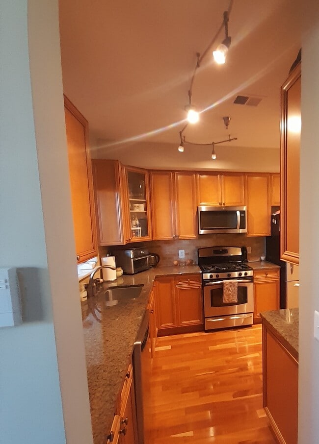 Building Photo - 25 Conover Terrace