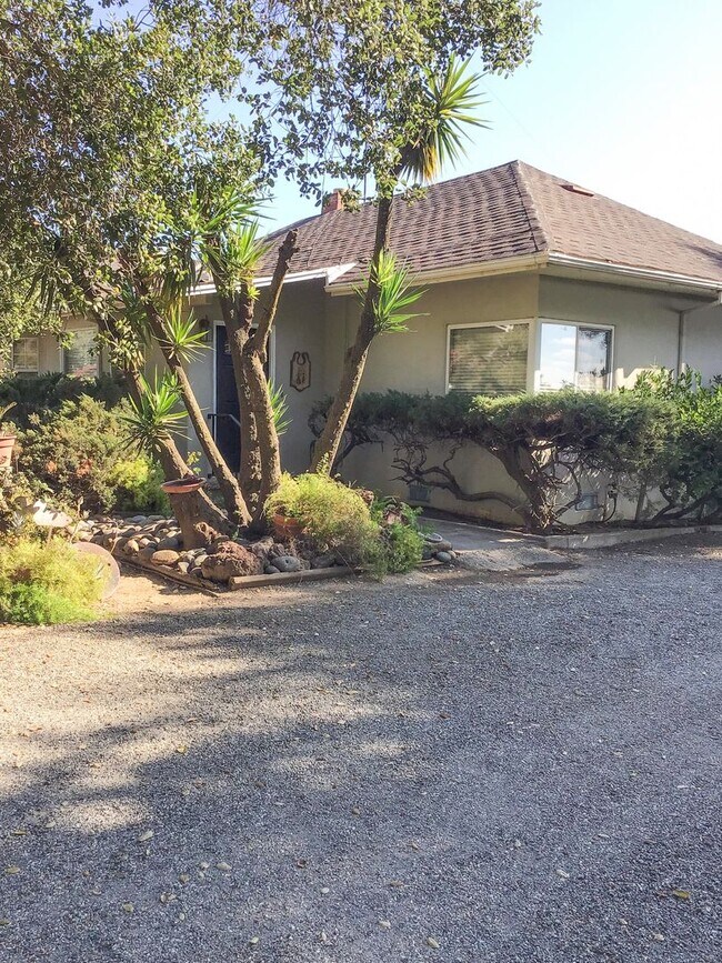 Building Photo - 3 Bedroom Home in Gilroy