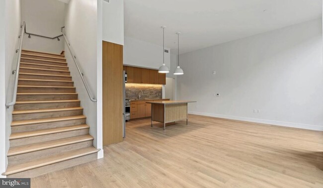 Primary Photo - 10511 Strathmore Hall St