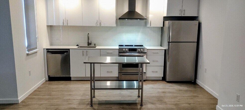 Primary Photo - ONYX Midtown Apartments