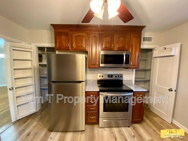 Building Photo - 304 Columbus Dr