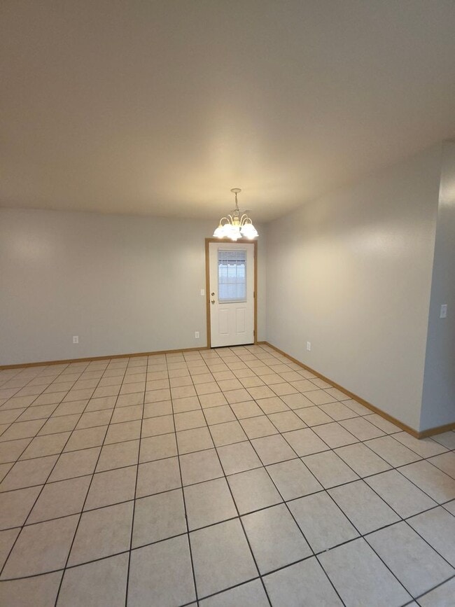 Building Photo - 1109 S Oswego Ave