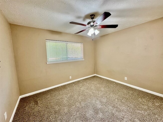 Building Photo - 28922 Savannah Dr