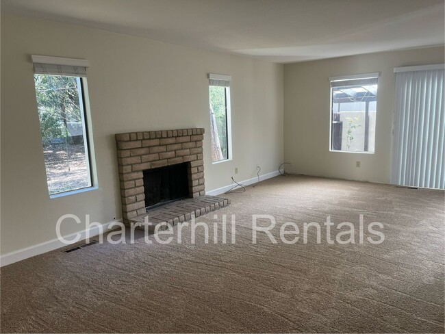 Building Photo - Lovely single level condo in Brush Creek V...