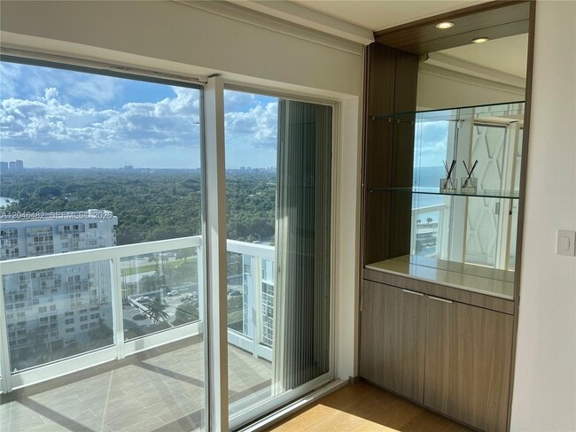 Building Photo - 2451 Brickell Ave