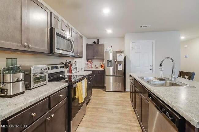 Building Photo - 2520 Esplanade St