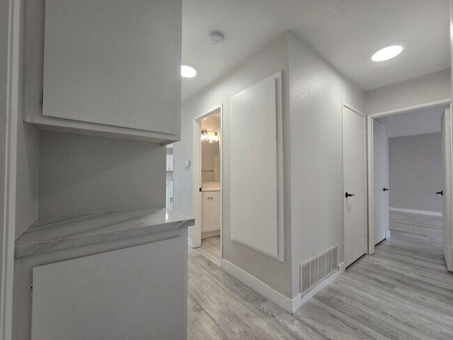 Building Photo - 11321 Volans St