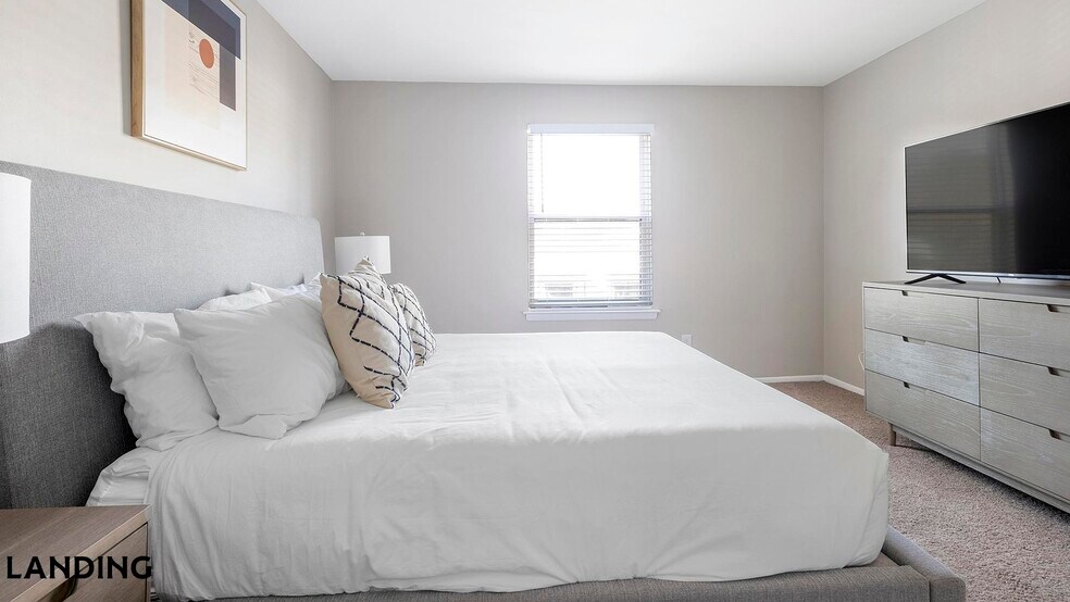 Building Photo - 3450 Manor Dr