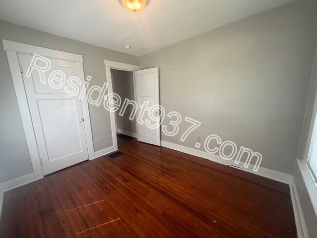 Building Photo - 2 Bed 1 Bath