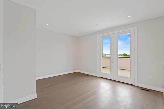 Building Photo - 203 Montgomery St