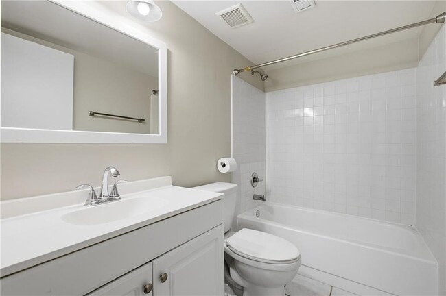 Building Photo - 2183 Surrey Ct