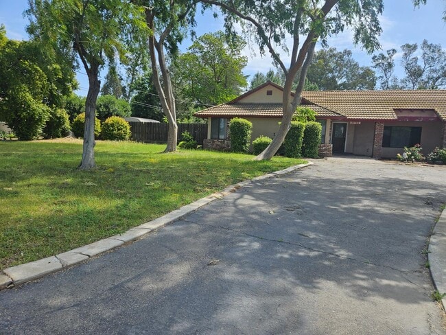 Building Photo - 37192 Kensington Dr