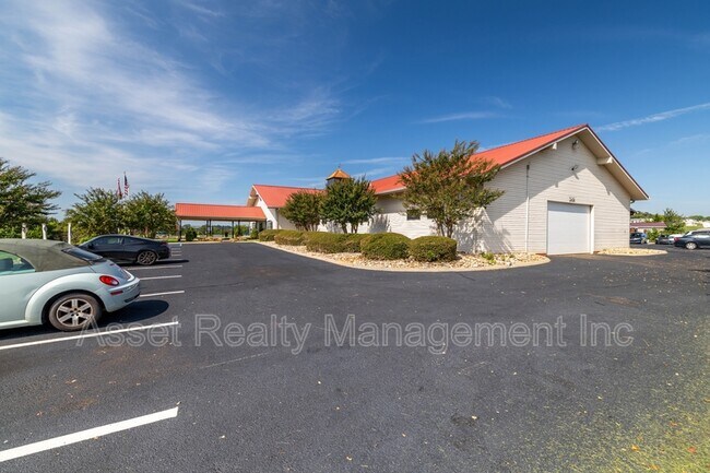 Building Photo - 1322 Silver Charm Way