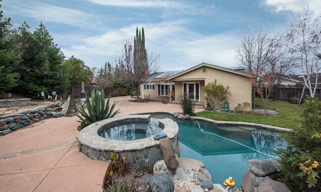 Building Photo - Stunning Resort-like Pleasanton Home