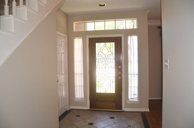 Building Photo - 8510 Green Ash Dr