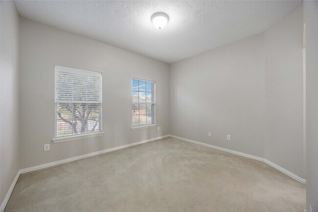 Building Photo - 19311 Lincoln Heights Ln