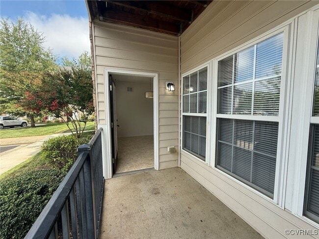 Building Photo - 1000 Westwood Village Way