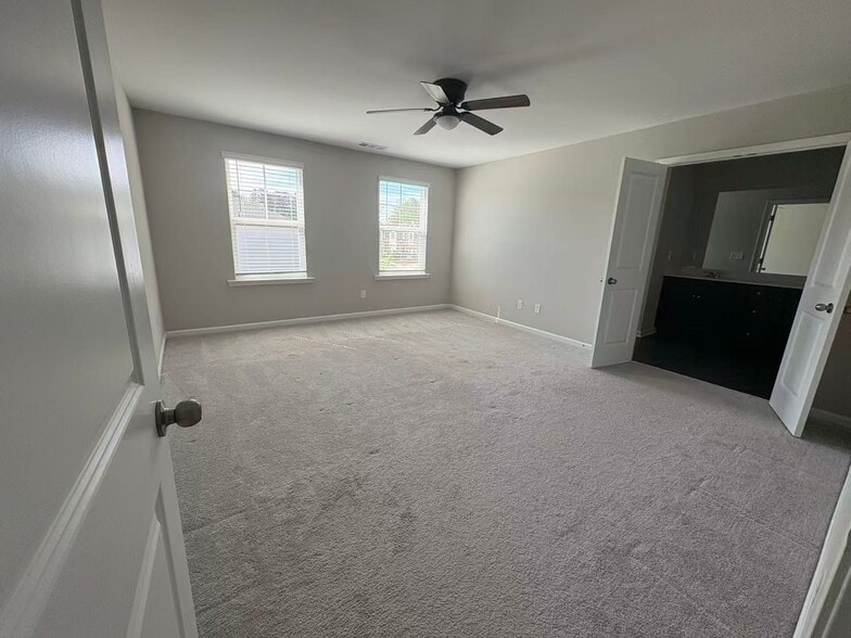 Building Photo - 4372 Grosbeak Dr