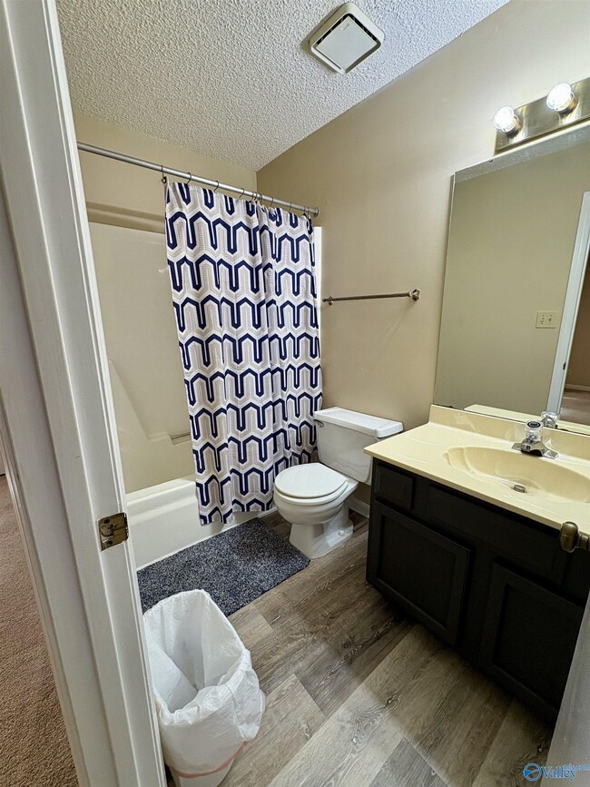 Building Photo - 317 Chateau Dr SW