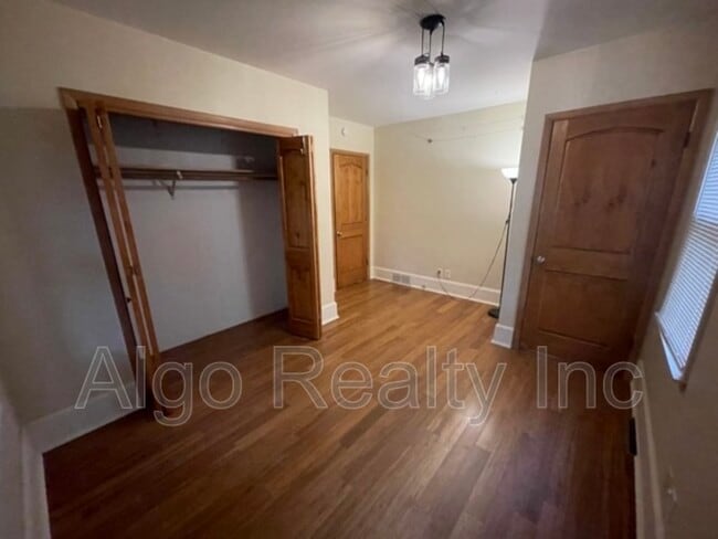 Building Photo - 1475 Albert St N