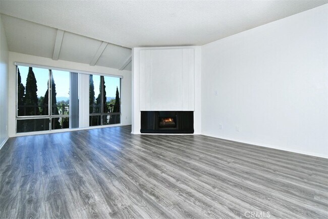 Building Photo - 12830 Burbank Blvd