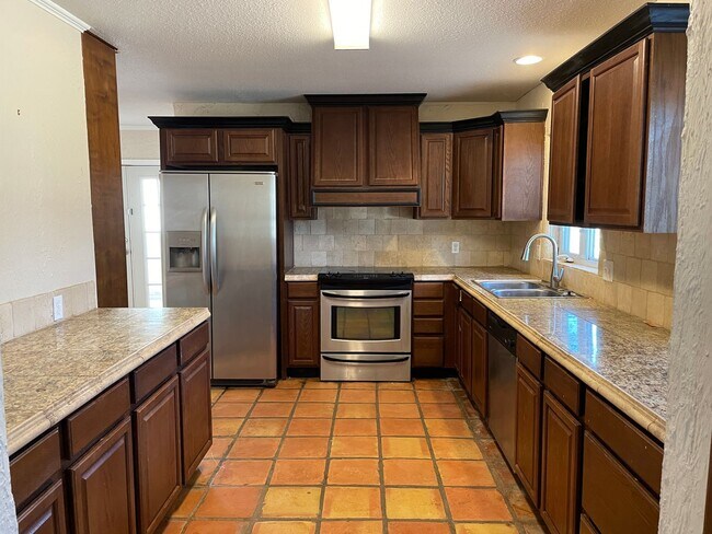 Building Photo - Pre-Leasing for July!