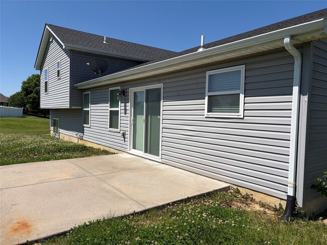Building Photo - 483 Honeysuckle Creek Dr
