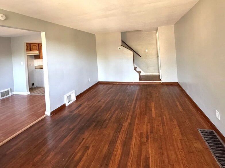 Building Photo - 233 Saylong Dr