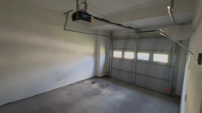 Building Photo - 1016 Champion Dr