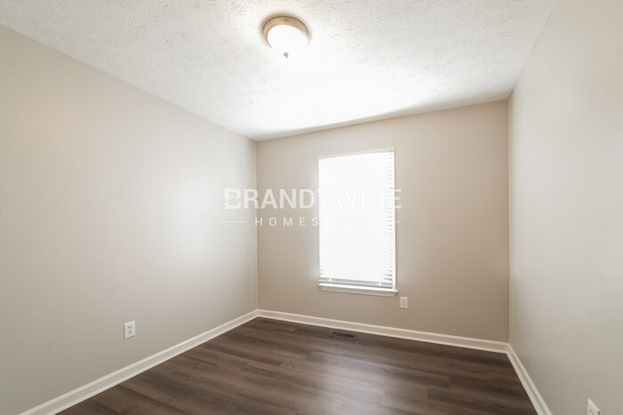 Building Photo - 403 Chippewa Dr SE