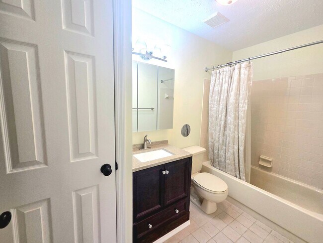 Building Photo - Beautiful 2 BR/2 BA Condo in Ellicott City!