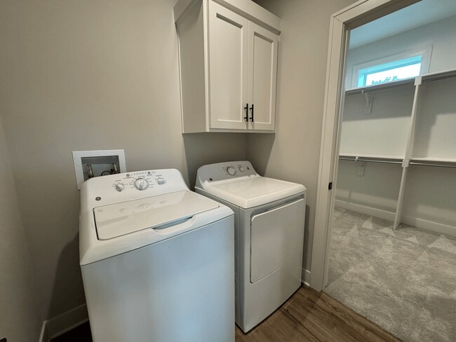 Building Photo - 1613 SW Hedgewood Ln