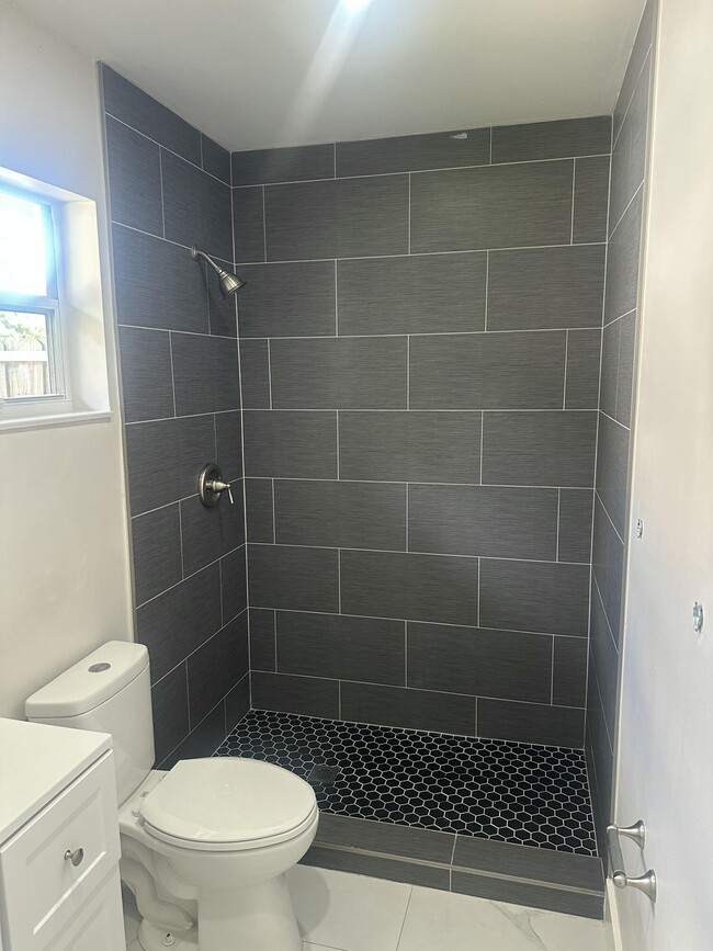 Building Photo - 1227 NW 6th Ave