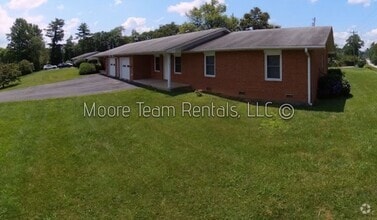 Building Photo - 2/2 & Office - Spacious Duplex