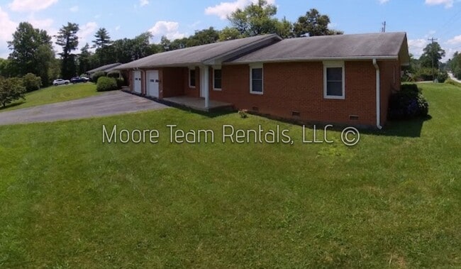 Building Photo - 2/2 & Office - Spacious Duplex