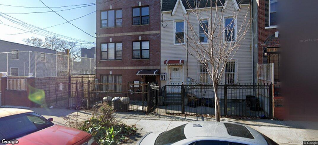 Primary Photo - 152 Bradford St