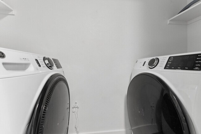 Building Photo - 875 W Pecos Rd