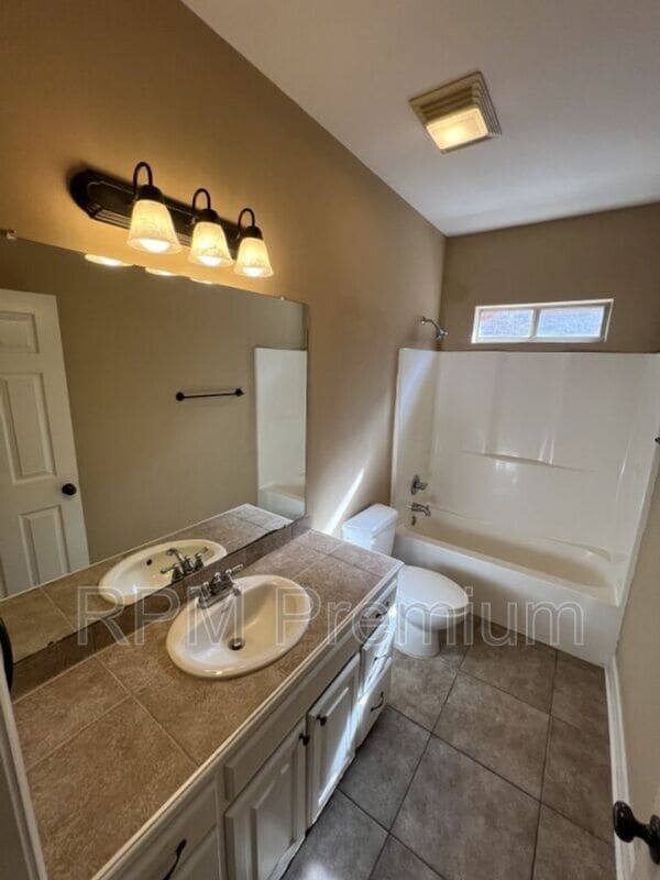 Building Photo - 767 Summer Breeze Dr