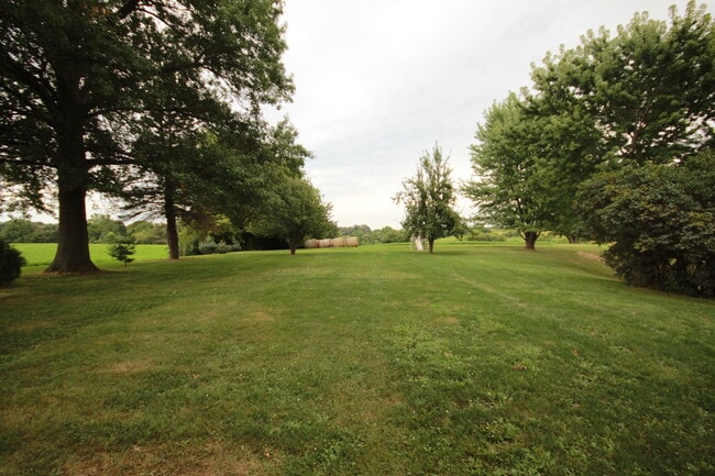 Building Photo - Updated home on 1 acre lot