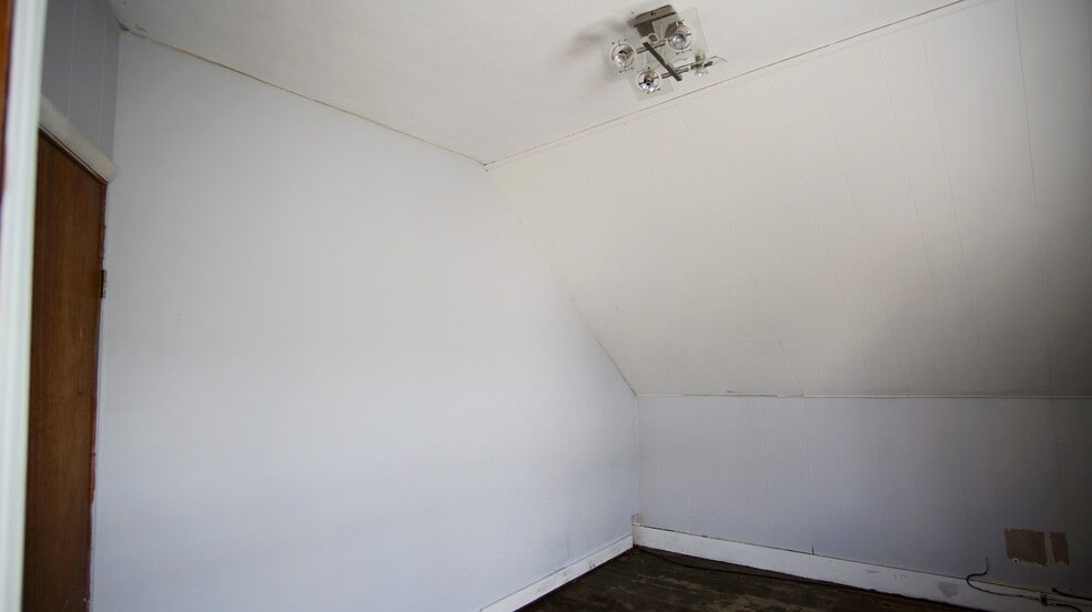 Building Photo - 48 America St