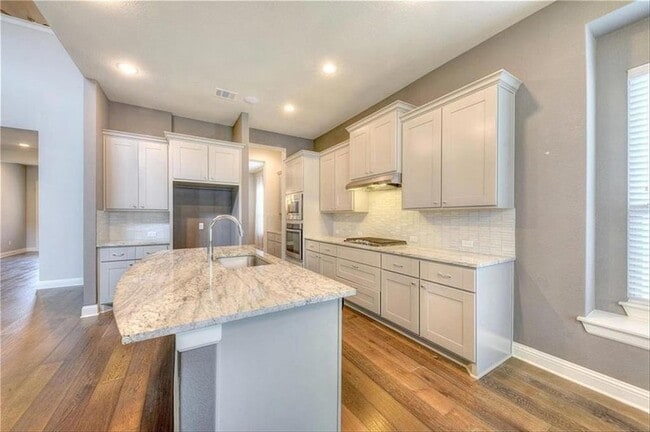 Building Photo - 203 Ancient Oak Way