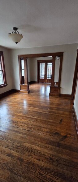 Building Photo - 115 N Chambers St