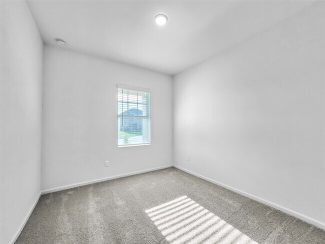 Building Photo - 28414 Selsdon Ct