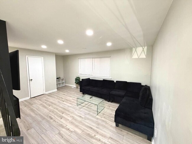 Building Photo - 819 Carrington Ave