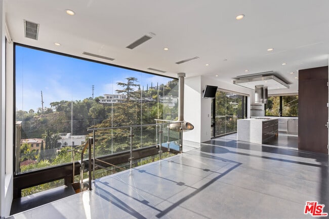 Building Photo - 8460 Harold Way