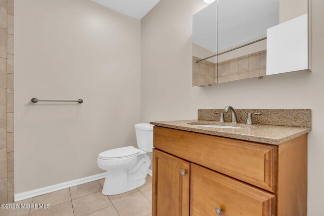 Building Photo - 2101 Bayhead Dr