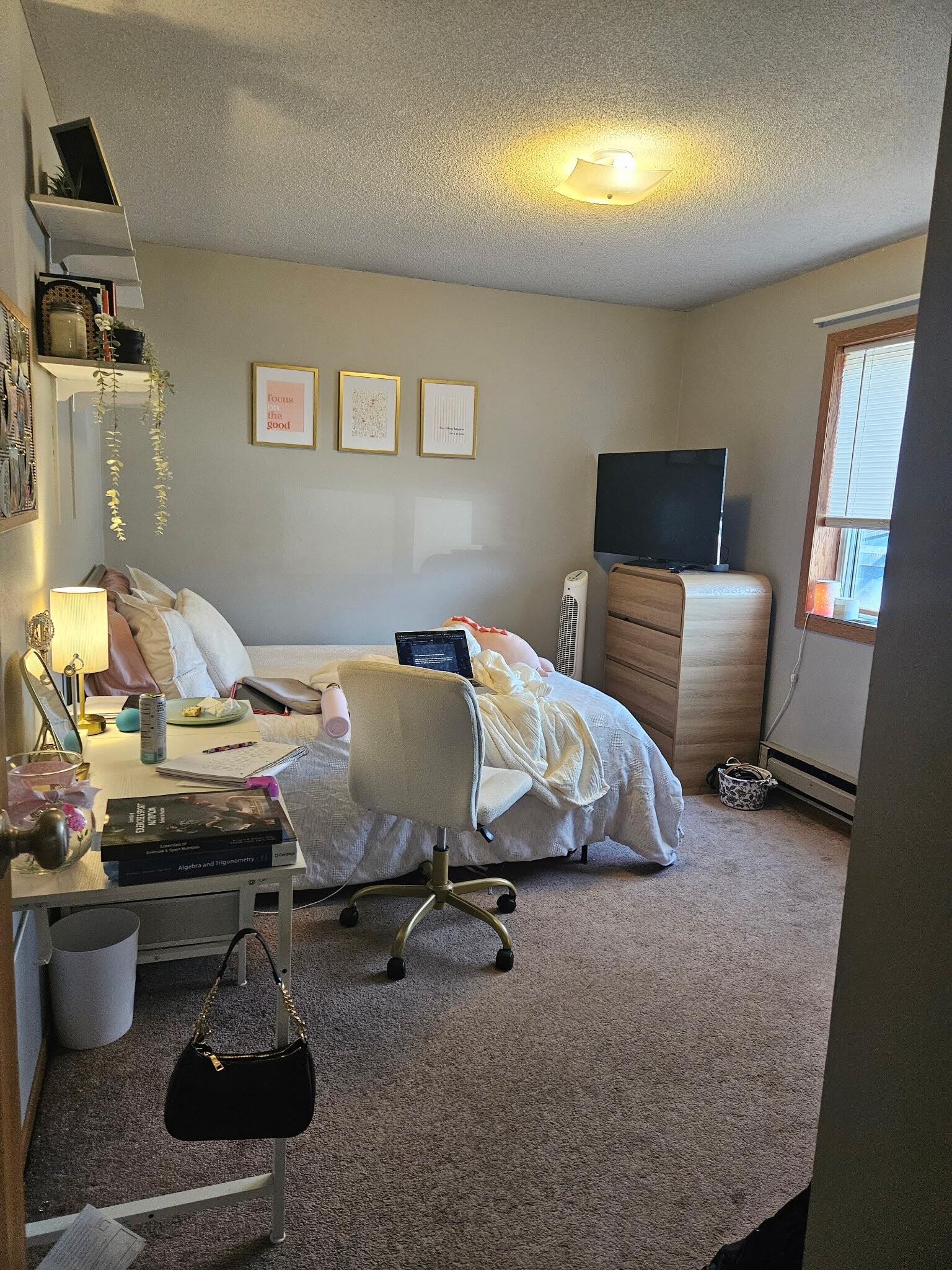 Building Photo - 216 West Ave